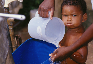 64 mil crianças e adolescentes vivem sem acesso adequado a água no Estado do Rio de Janeiro, alerta UNICEF