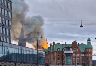 Incêndio na Bolsa de Valores de Copenhague, na Dinamarca. Foto: reprodução