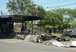 Estação do BRT após incêndio criminoso - Tomaz Silva/Agência Brasil