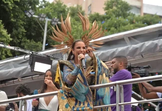 Ivete Sangalo surpreende fãs ao descer para o meio do público durante desfile de trio sem cordas. Foto: Divulgação