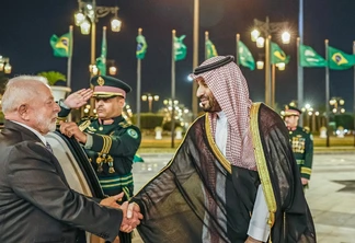 O presidente Lula e o Príncipe Herdeiro e Primeiro-Ministro da Arábia Saudita, Mohammed bin Salman: interesse mútuo em investimentos. Foto: Ricardo Stuckert / PR