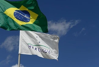 Bandeiras do Brasil e do Mercosul - - Foto: Marcos Oliveira/ Ag Senado
