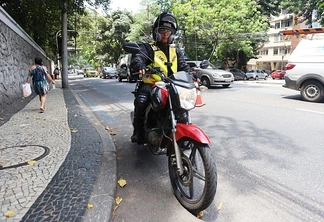 Condutor cadastrodo no MumbuCar terá uma conta aberta no Banco Mumbuca para resgatar o valor da corrida em reais - Edvaldo Reis/Prefeitura do Rio
