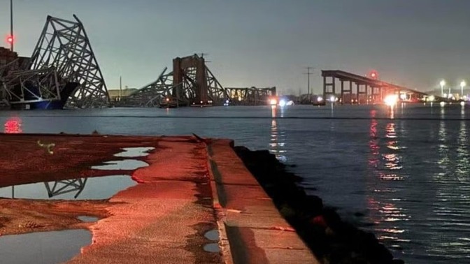 Ponte Francis Scott Key, em Baltimore, é destruída após navio colidir com a estrutura. (Foto: Harford County)