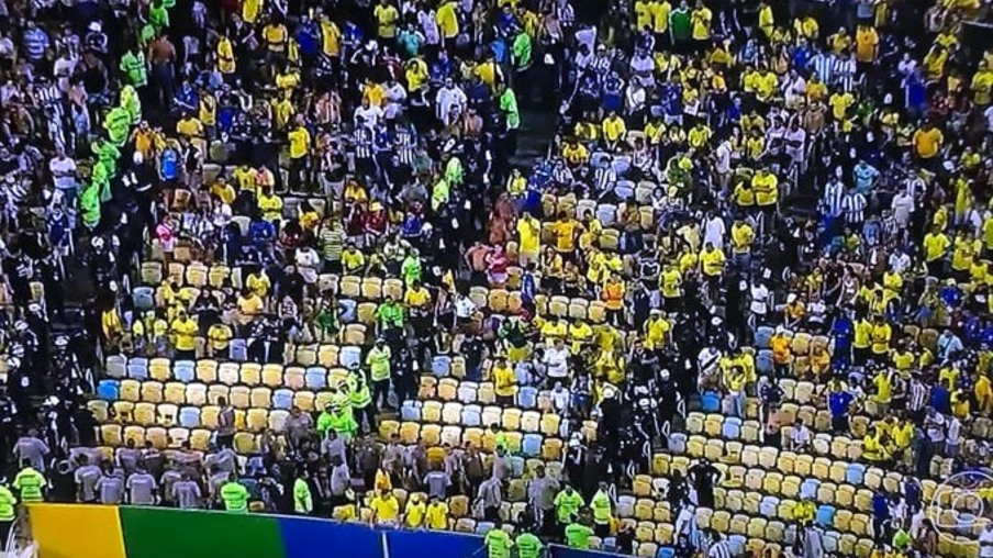 Vídeo: Pancadaria generalizada interrompe Brasil x Argentina no Maracanã