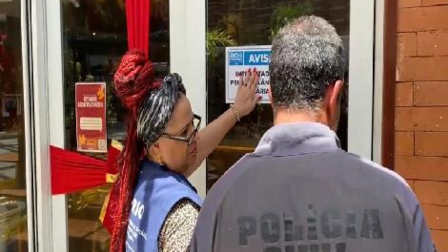Restaurante de shopping é interditado pela vigilância sanitária no Rio — Foto: Reprodução