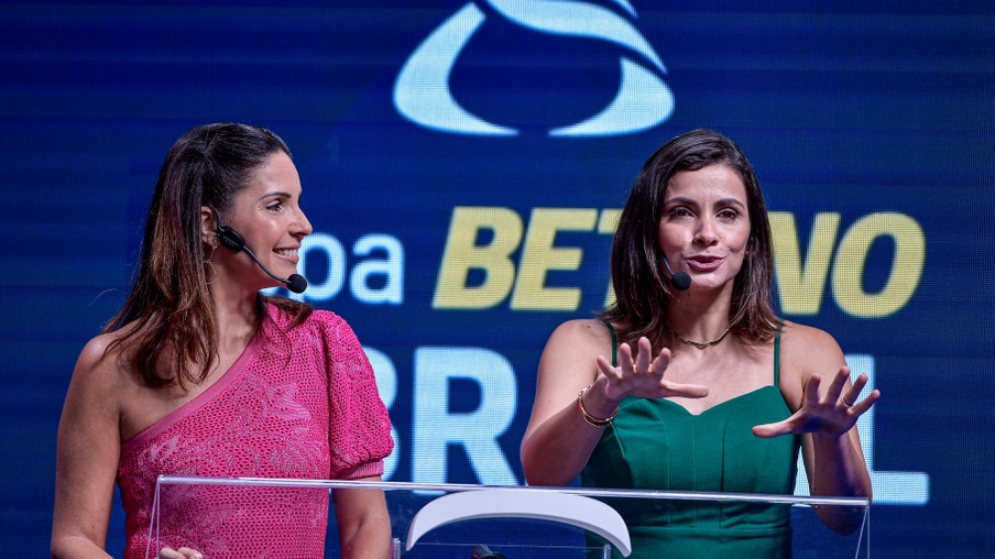 Lizandra Trindade e Anne Barreto apresentaram o sorteio da Copa Betano do Brasil Créditos: Staff Images/CBF