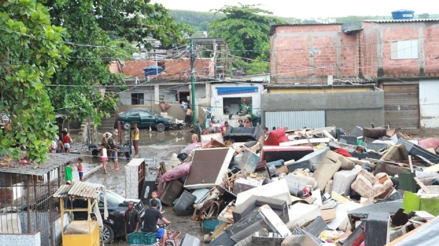 Comunidade atingidas pelas chuvas em Acari, Zona Norte do Rio de Janeiro. Créditos: Vilma Ribeiro / Voz das Comunidades