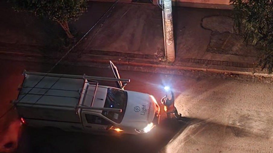 Moradores da Zona Oeste reclamam da falta de Luz e falta de providências da Light na Zona Oeste do Rio de Janeiro - Foto: Reprodução Redes Sociais