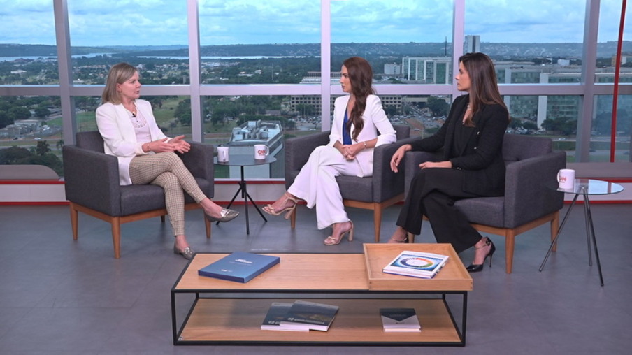 Gleisi Hoffmann, Tainá Falcão e Debora Bergamasco no CNN Entrevistas, nos estúdios de Brasília. Divulgação/CNN Brasil