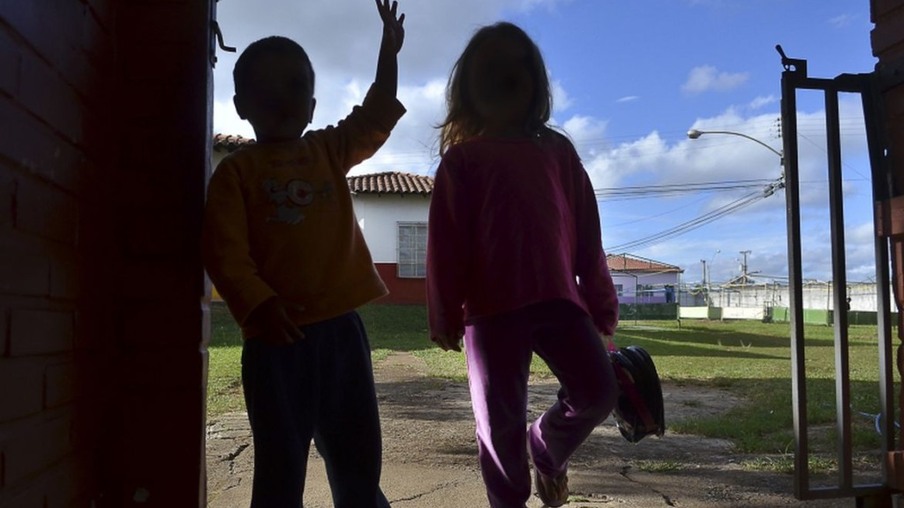 O tempo que crianças e adolescentes passam em unidades de acolhimento vem caindo nos últimos anos no estado do Rio de Janeiro.