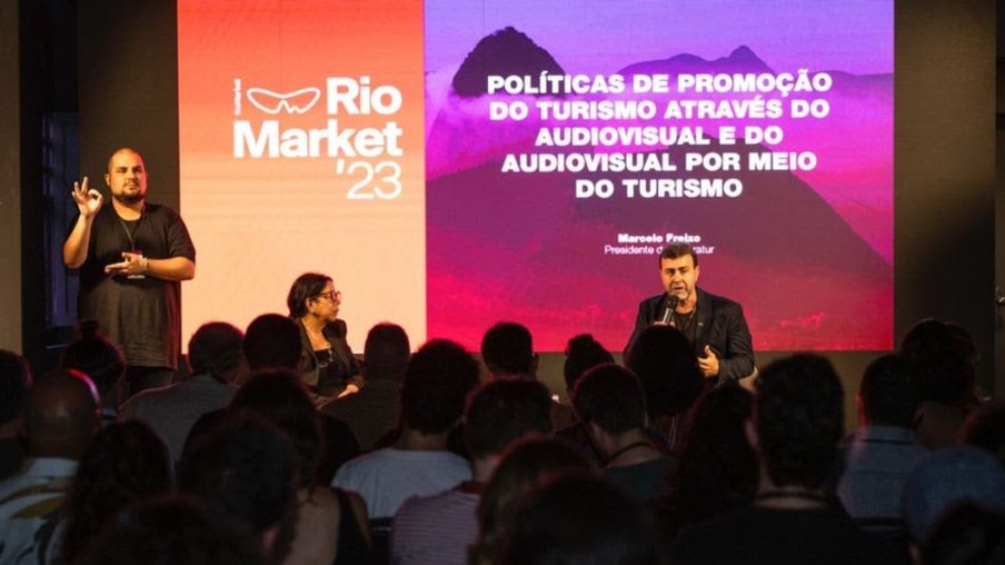 Presidente da Embratur, Marcelo Freixo, participou do painel da 25ª edição do Rio Market, do painel “Políticas de promoção do turismo através do audiovisual e do audiovisual por meio do turismo” (Foto: Marcio Menasce/Embratur)