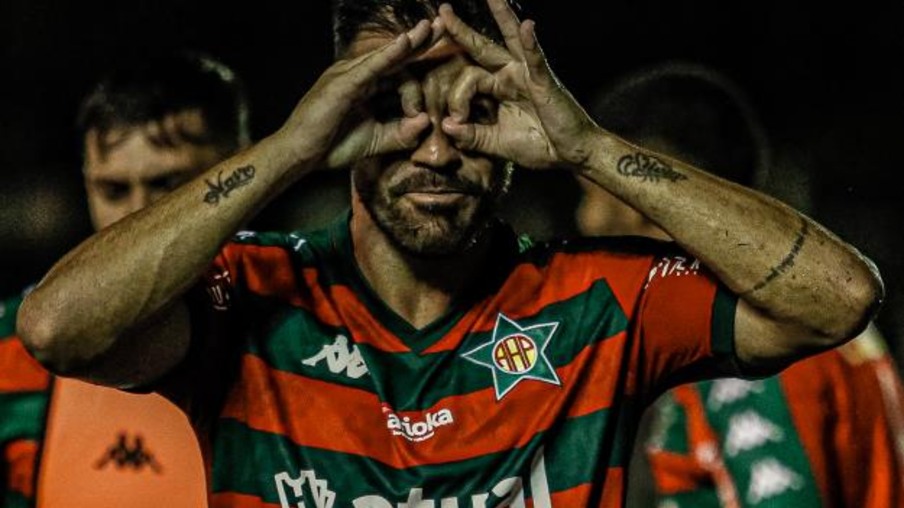 Nenê Bonilha comemora o gol do triunfo da Portuguesa sobre o Sampaio (Crédito: Nathan Diniz/AAP)