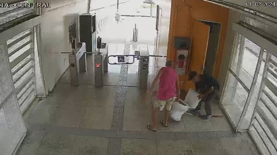 BRT Seguro prende idoso que furtou vaso sanitário na estação Ibiapina