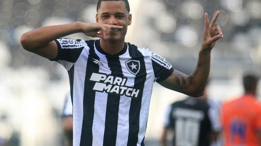 Janderson comemora o segundo gol da vitória alvinegra (Crédito: Vitor Silva/SAF Botafogo)