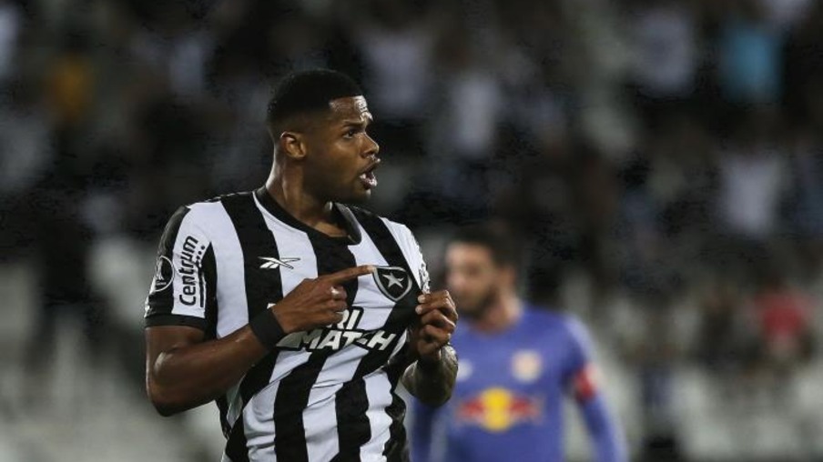 Junior Santos marcou os dois gols da vitória do Botafogo (Crédito: Úrsula Nery/Agência FERJ)