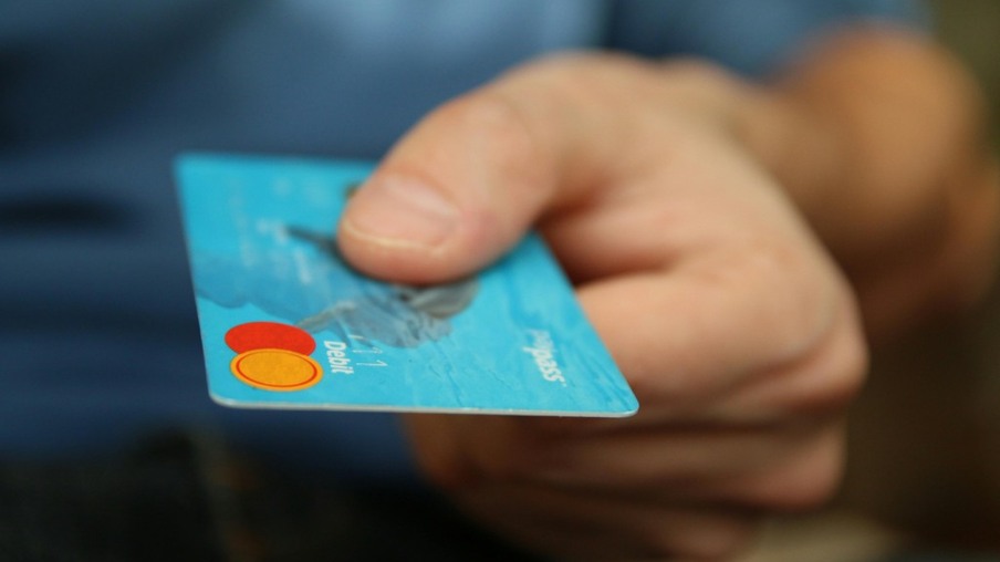 Confira 8 dicas para não cair nas “armadilhas” do cartão de crédito e que vão ajudar no controle de suas finanças