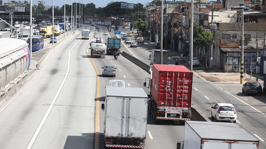 Possiblidade do número de acidentes provocados por caminhões é seis vezes maior do que as ocorrências cometidas por carros - Fabio Motta/Prefeitura do Rio