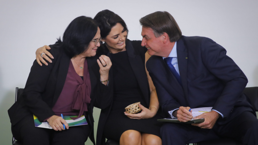 Damares Alves, Michelle e Jair Bolsonaro. Foto: reprodução