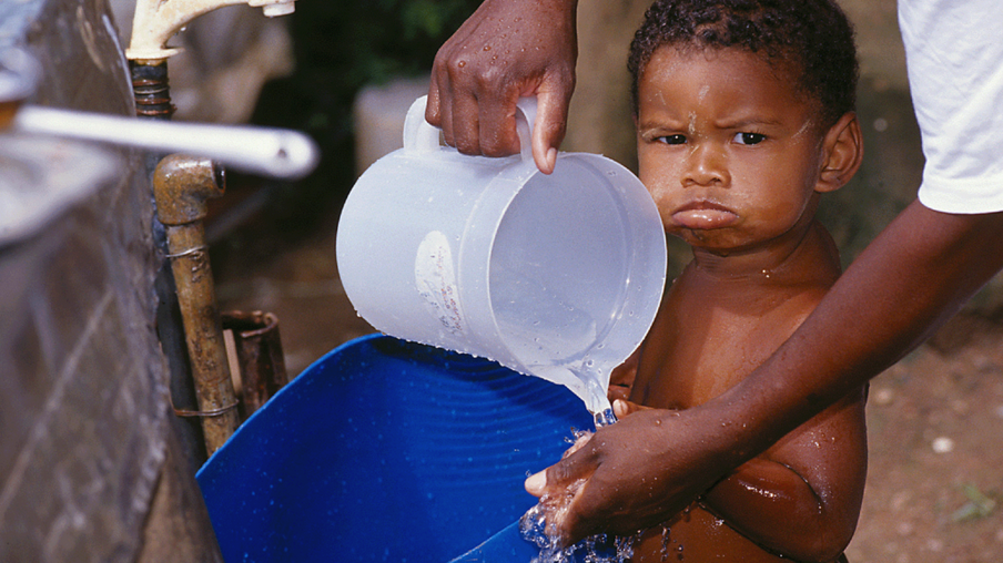 64 mil crianças e adolescentes vivem sem acesso adequado a água no Estado do Rio de Janeiro, alerta UNICEF