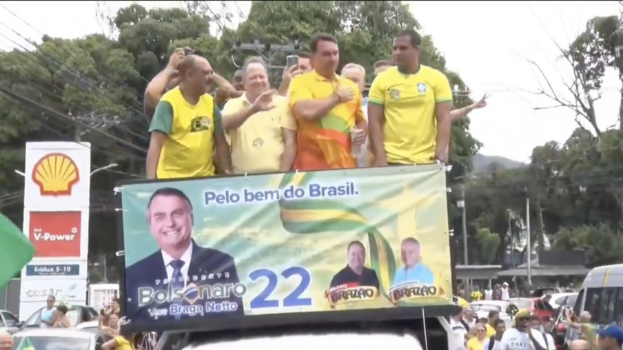 Flávio Bolsonaro e Chiquinho Brazão em carreata. Foto: Reprodução