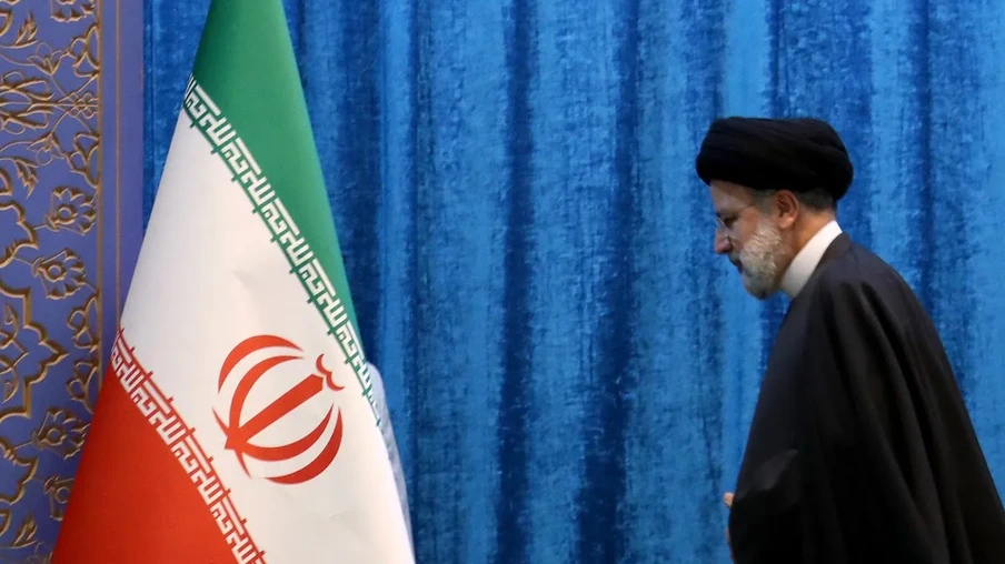 Presidente do Irã Ebrahim Raisi comenta negociações do novo acordo nuclear em Viena, durante evento de comemoração do 43° aniversário da Revolução Iraniana, em Teerã, 11 de fevereiro de 2022 [Presidência do Irã/Agência Anadolu]