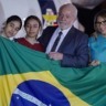 Lula recebe os 32 brasileiros resgatados da Faixa de Gaza que saiu do Cairo (Egito) para o Brasil - Rafa Neddermeyer/Agência Brasil