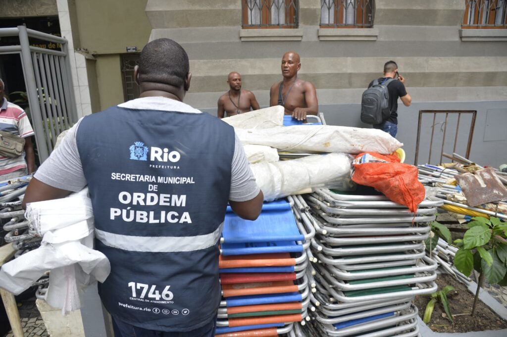 Secretaria de Ordem Pública estoura mais um depósito clandestino de ambulantes, em Copacabana - Foto: Divulgação