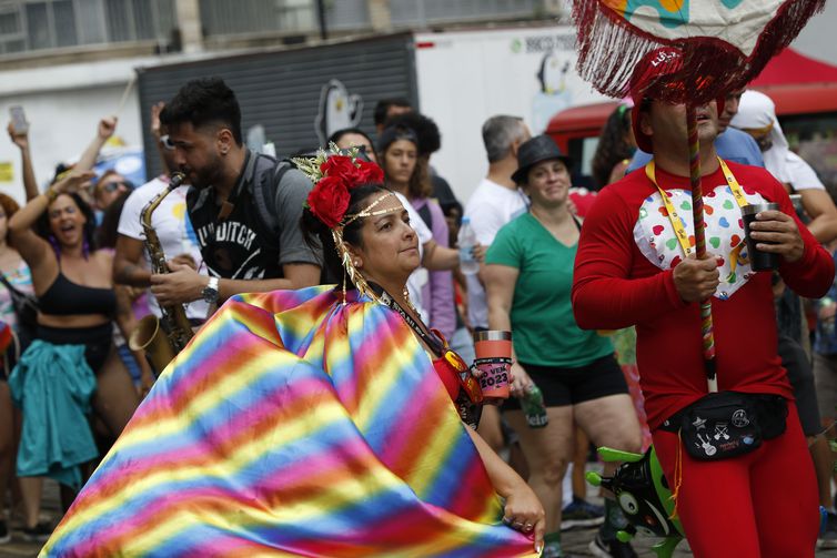 Blocos carnavalescos de rua fazem a Abertura do Carnaval Não Oficial 2023 na Praça XV. - Fernando Frazão/Agência Brasil
