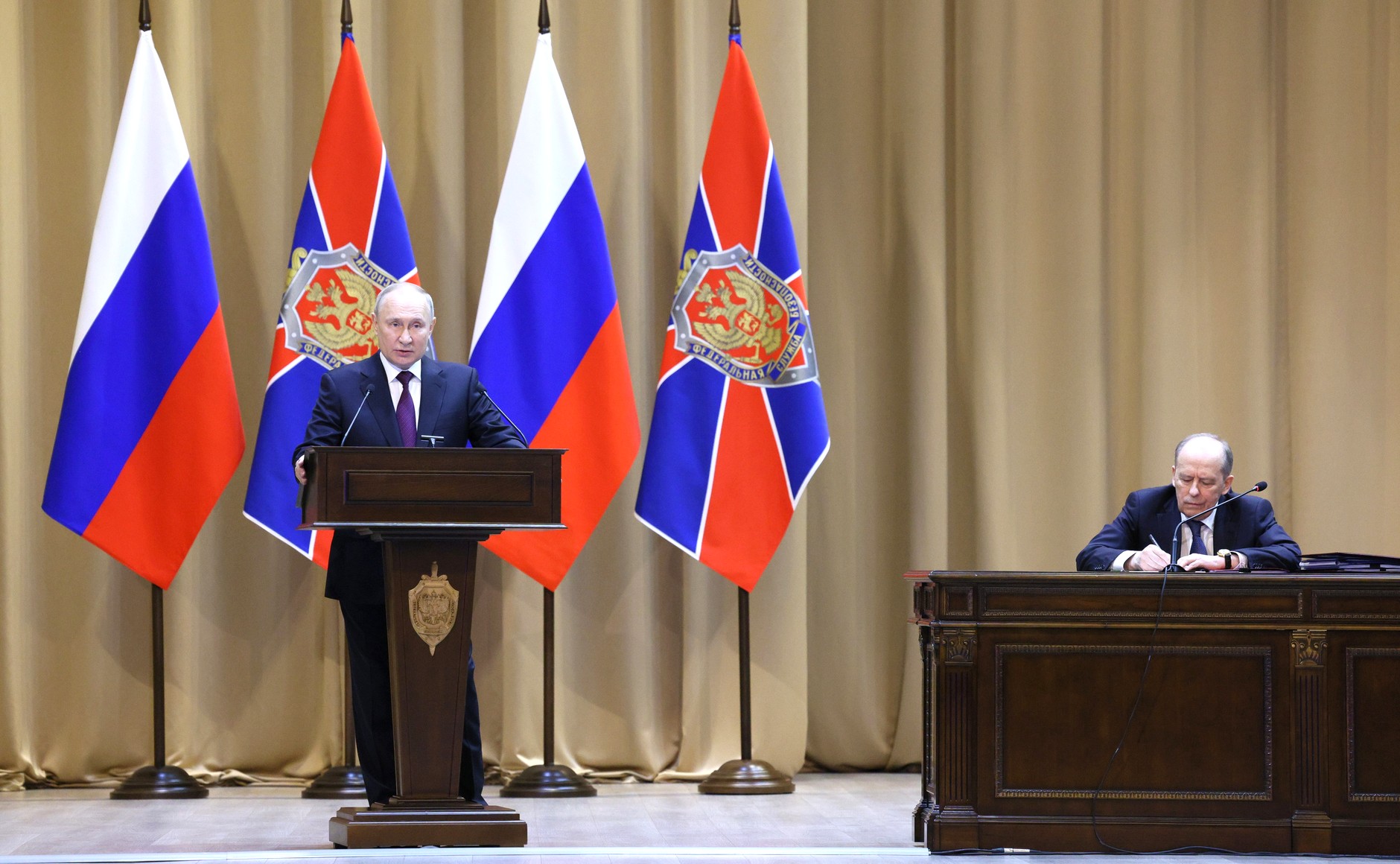 Vladimir Putin e o Diretor do Serviço de Segurança Federal Alexander Bortnikov.Foto Kremlin
