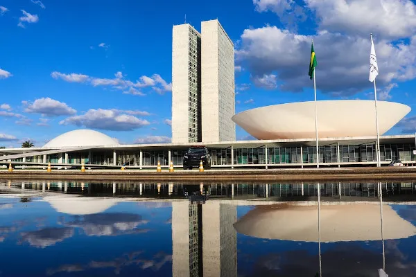 O Congresso Nacional é a sede do Legislativo no Brasil, formado pelo Senado Federal e pela Câmara dos Deputados.[1]