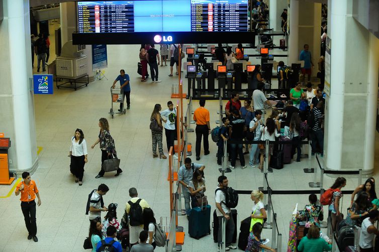 Aeroporto Santos Dumont (foto) terá restrição de voos para aumentar fluxo no Galeão - Tânia Rêgo/Agência Brasil
