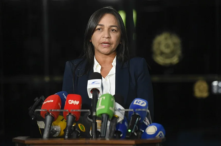 Senadora Eliziane Gama destaca impacto da CPMI em indiciamentos | Diário Carioca Eliziane Gama lembrou que 11, dos 37 indiciados nesta quinta-feira pela PF, estavam no relatório da CPMI do 8/1 Jefferson Rudy/Agência Senado