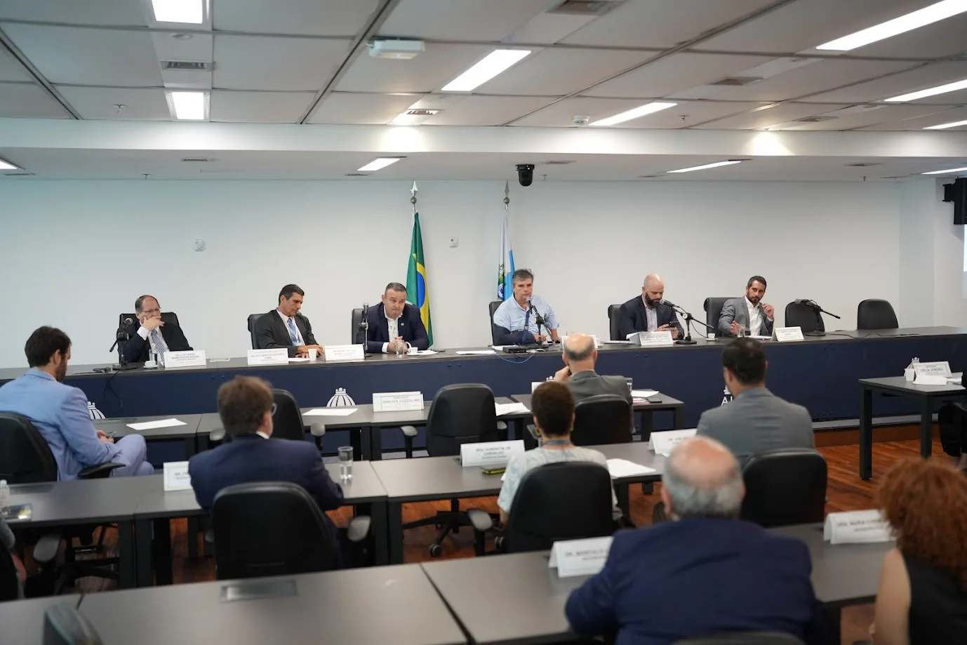 Governo do Rio enfrenta resistência sobre remanejamento de recursos do RioPrevidência | Diário Carioca Técnicos da Sefaz explicam o remanejamento de recursos do RioPrevidência na Comissão de Orçamento da Alerj