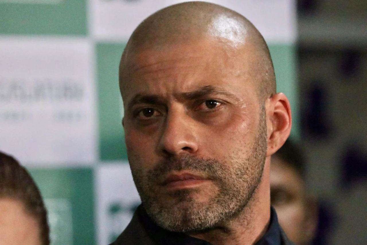 Daniel Silveira é preso novamente após descumprir ordem judicial | Diário Carioca Daniel Silveira é preso no Rio após descumprir condições judiciais impostas por Alexandre de Moraes; veja os detalhes.