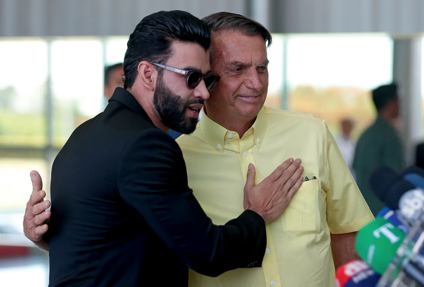 Gusttavo Lima é citado em investigação da PF sobre lavagem de dinheiro do PCC | Diário Carioca Gusttavo Lima e Jair Bolsonaro: PF cita o cantor em investigação sobre lavagem de dinheiro do PCC. Foto: Reprodução