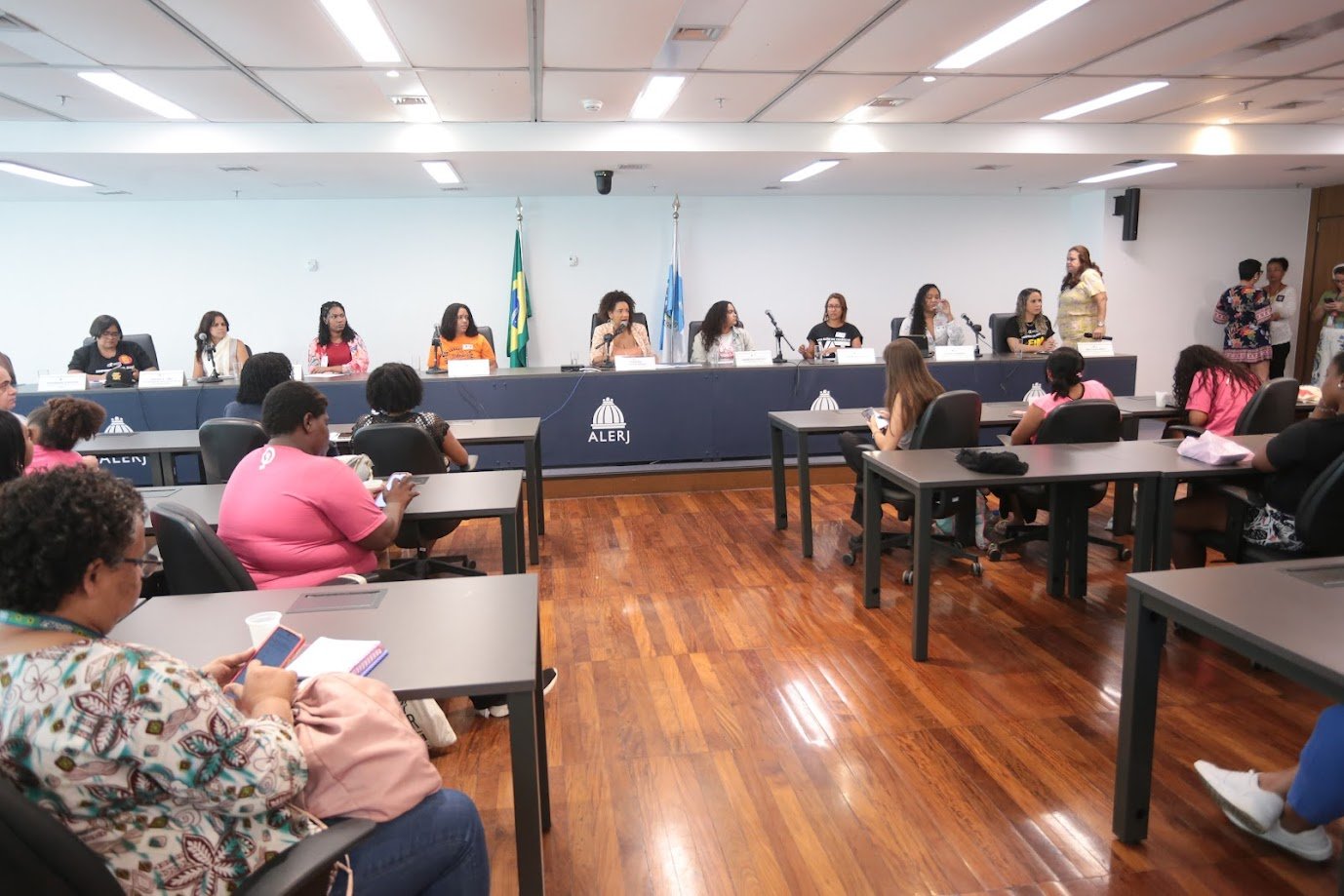 Escala 6×1 no RJ agrava assédio e sobrecarga das mulheres | Diário Carioca Foto: Alex Ramos