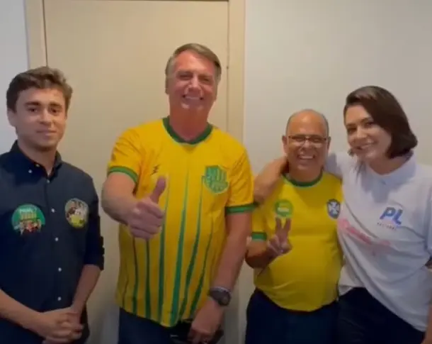 Enéas Fernandes ao lado de Nikolas Ferreira, Jair Bolsonaro e Michelle Bolsonaro. Foto: Reprodução

