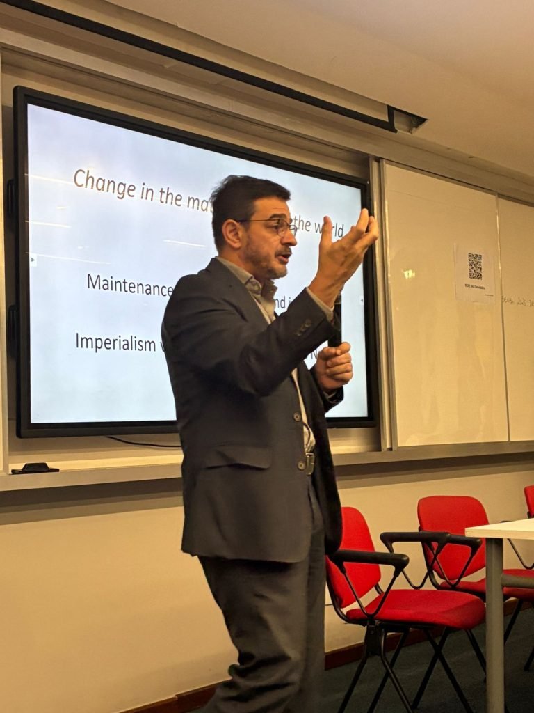 Elias Jabbour destaca papel estratégico da China e do BRICS+ durante seminário internacional no Rio de Janeiro