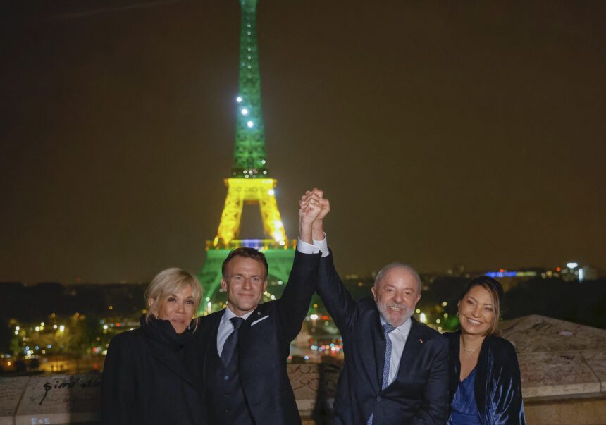 Lula recebe Homenagem na França