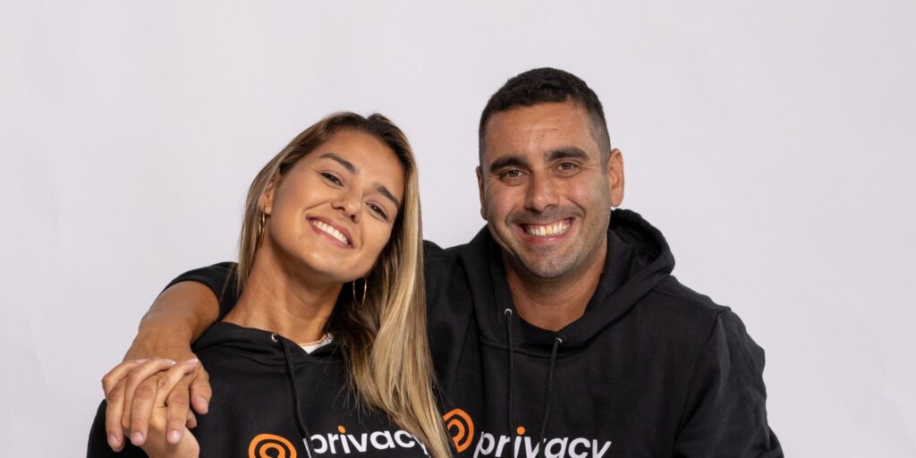 Famosos faturam R$ 500 mil com nudes na internet | Diário Carioca Casais famosos faturam até R$ 500 mil mensais com nudes e vídeos eróticos na internet, gerando debates sobre economia digital, regulação e ética.