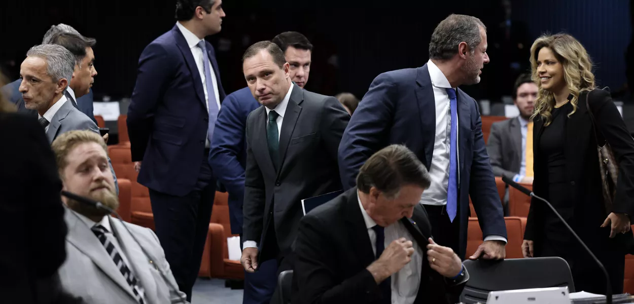 Mauro Cid reafirma que Bolsonaro editou minuta golpista | Diário Carioca Mauro Cid, Jair Bolsonaro e advogados em interrogatório no STF - Foto: Ton Molina/STF