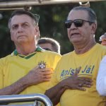 PF apreende celular de Silas Malafaia e proíbe saída do país | Diário Carioca A Polícia Federal apreendeu celulares de Silas Malafaia no Galeão e proibiu sua saída do país. A PGR aponta elo com Jair Bolsonaro e Eduardo Bolsonaro em tentativa de golpe.