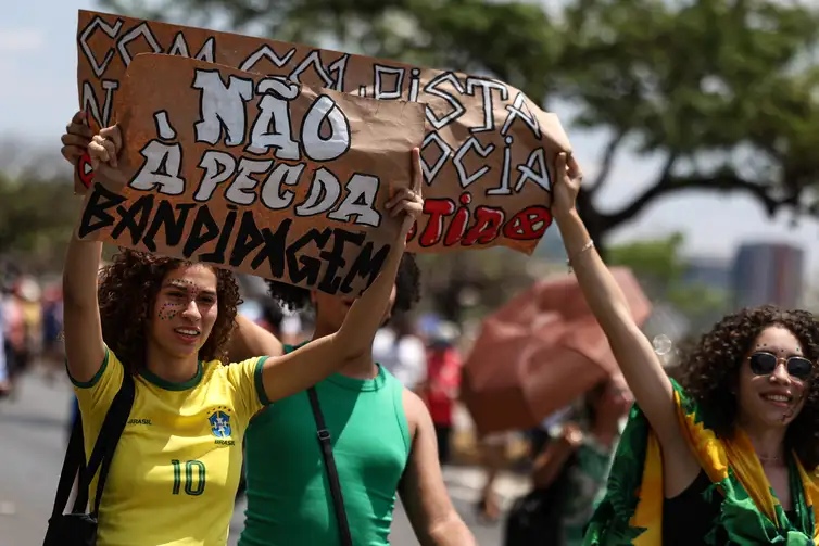 Em todo país, milhares protestam contra anistia e PEC da Blindagem - Foto: Agência Brasil
