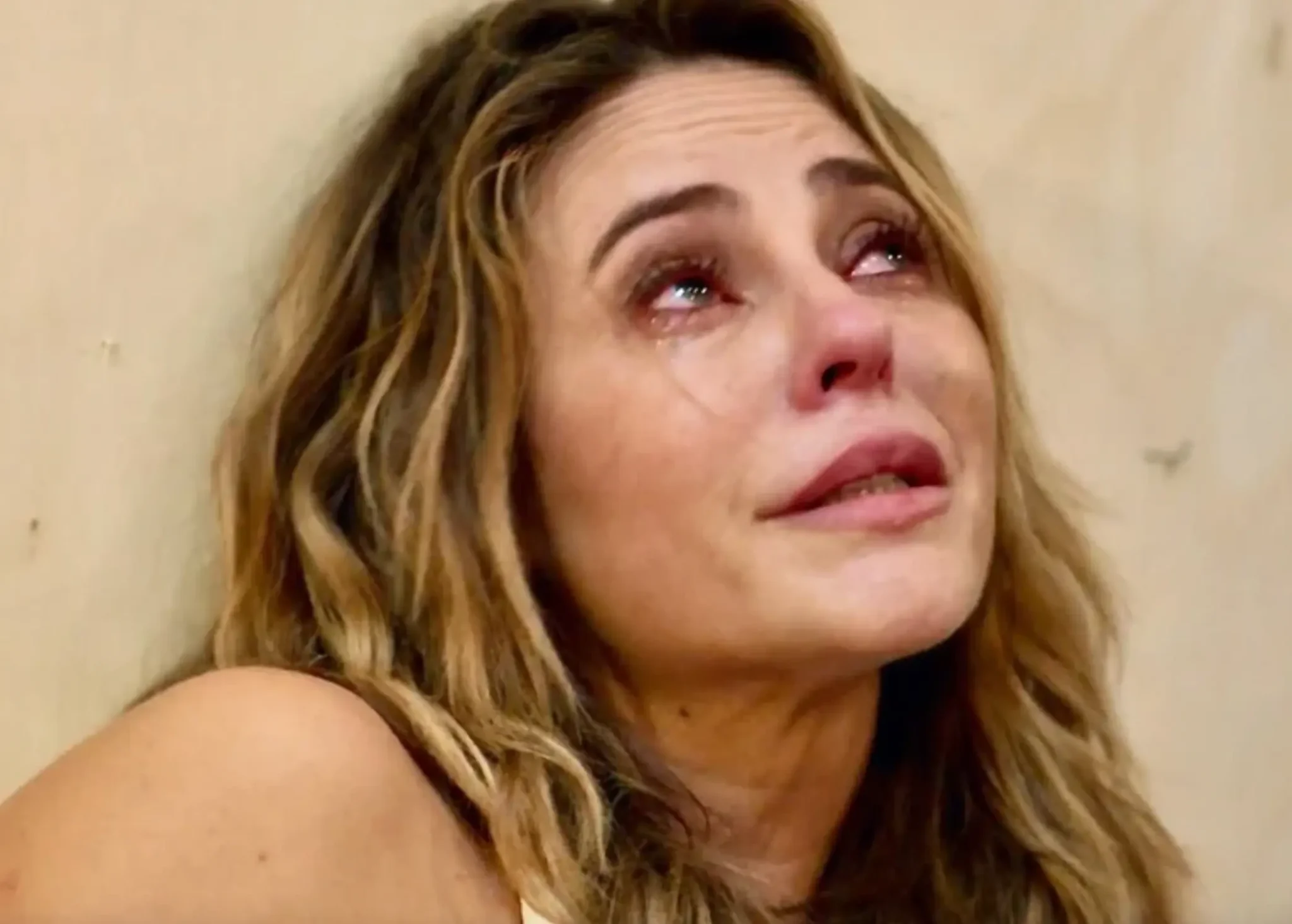 Vale Tudo: Heleninha é presa pela morte de Odete e Renato tenta ajudá-la | Diário Carioca No final de Vale Tudo, Heleninha é acusada da morte de Odete e enfrenta a prisão. Renato oferece apoio à jovem, e os dois devem terminar juntos.