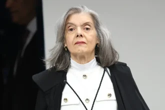 O lirismo de Cármen Lúcia contra o Fascismo: “Não há imunidade contra o vírus do autoritarismo” | Diário Carioca Cármen Lúcia - Foto: Marcelo Camargo/Agência Brasil