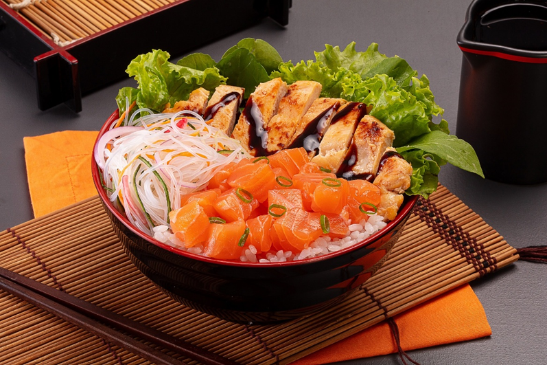 Os pokes estão entre os mais pedidos da Jin Jin (Foto: Divulgação)