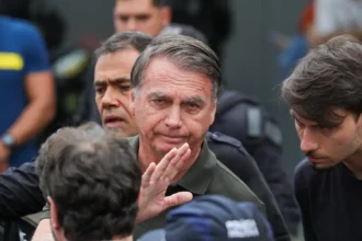 Defesas de Jair Bolsonaro e outros golpistas planejam recorrer ao STF para reduzir penas | Diário Carioca Jair Bolsonaro - © Fabio Rodrigues-Pozzebom/ Agência Brasil