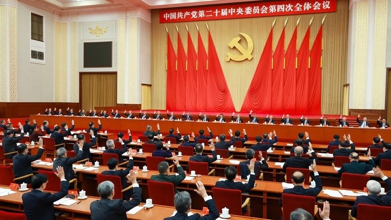 Partido Comunista da China aprova 15º Plano Quinquenal focado em autossuficiência e desenvolvimento sustentável | Diário Carioca O Birô Político do Comitê Central do Partido Comunista da China (PCCh) preside a quarta sessão plenária do 20º Comitê Central do PCCh em Pequim, capital da China. Foto: Xinhua