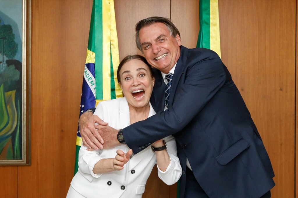 A atriz Regina Duarte e o ex-presidente Jair Bolsonaro (PL). Foto: Reprodução
